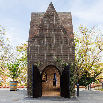 Mary's Mantle Chapel, Kiki Smith